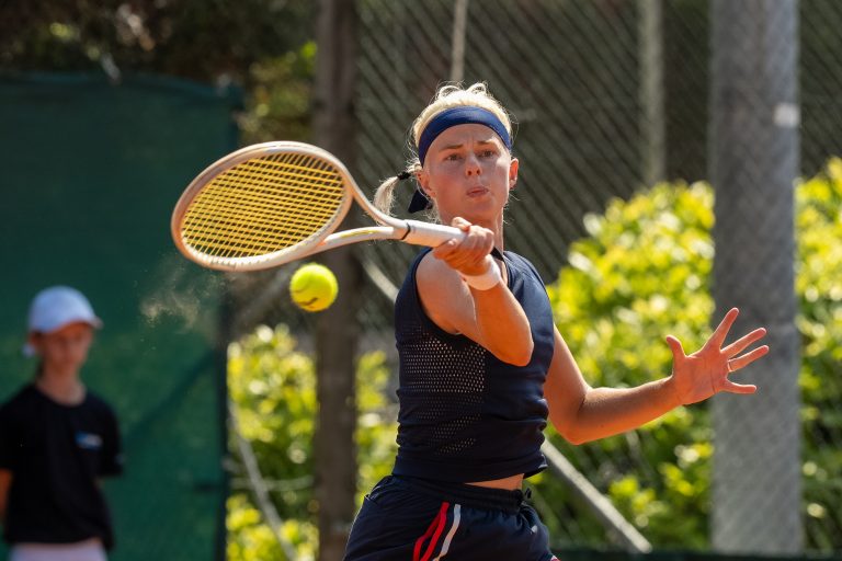 20260710 FVL Sportshoots Sportsnap BICT Groep ITF The Hague Arantxa Rus en Eva Vedder-1